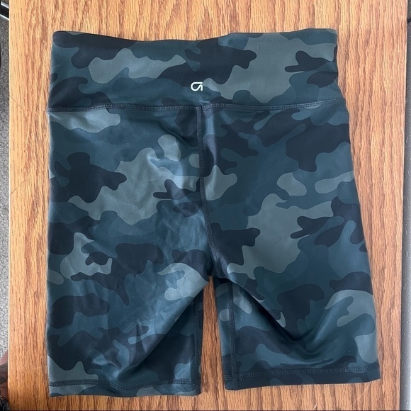 NWOT Gapfit camo biker shorts size small - Picture 7 of 13